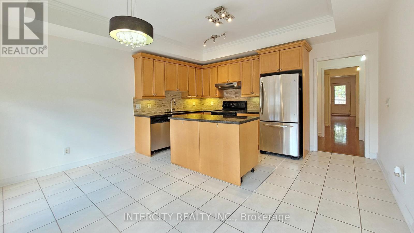 86 Lakeshore Road W, Oakville, Ontario L6K 3A2 - Photo 26 - W12920338