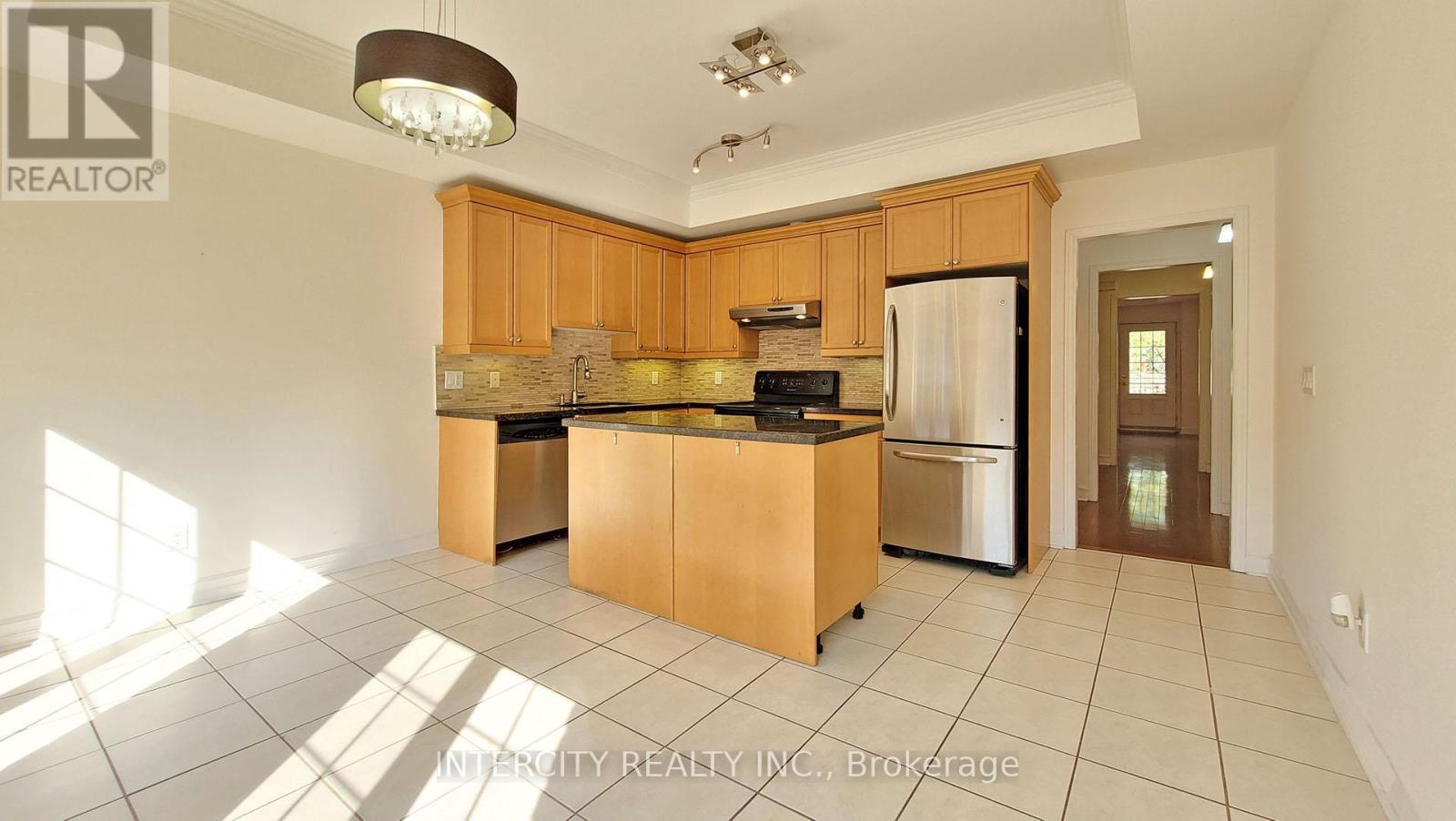 86 Lakeshore Road W, Oakville, Ontario L6K 3A2 - Photo 33 - W12920338