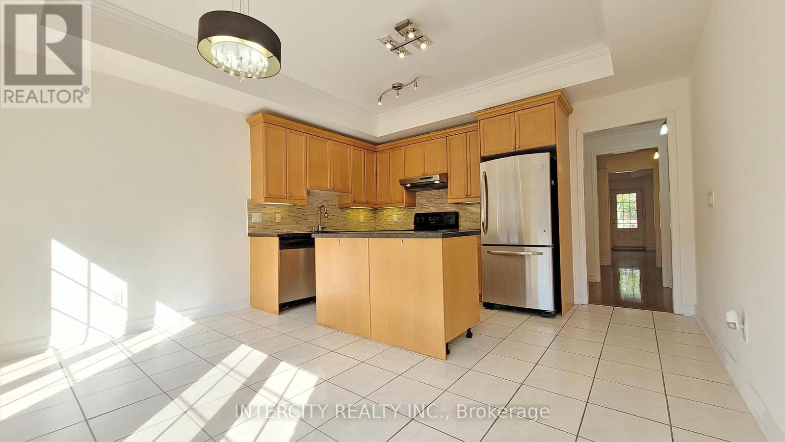 86 Lakeshore Road W, Oakville, Ontario L6K 3A2 - Photo 36 - W12920338