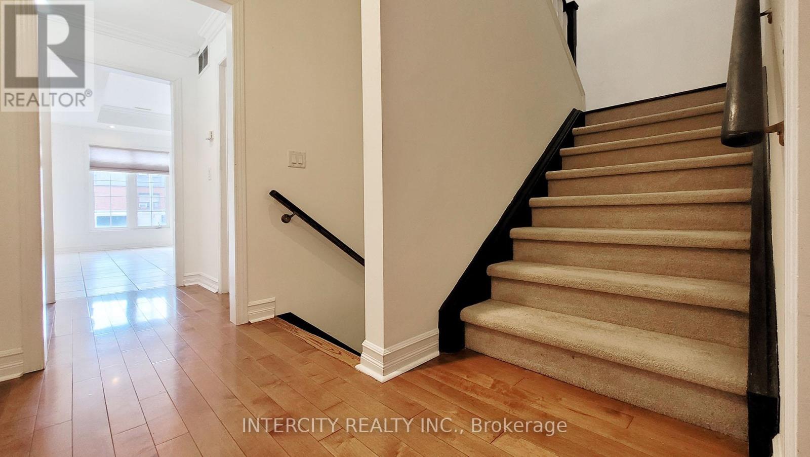 86 Lakeshore Road W, Oakville, Ontario L6K 3A2 - Photo 38 - W12920338