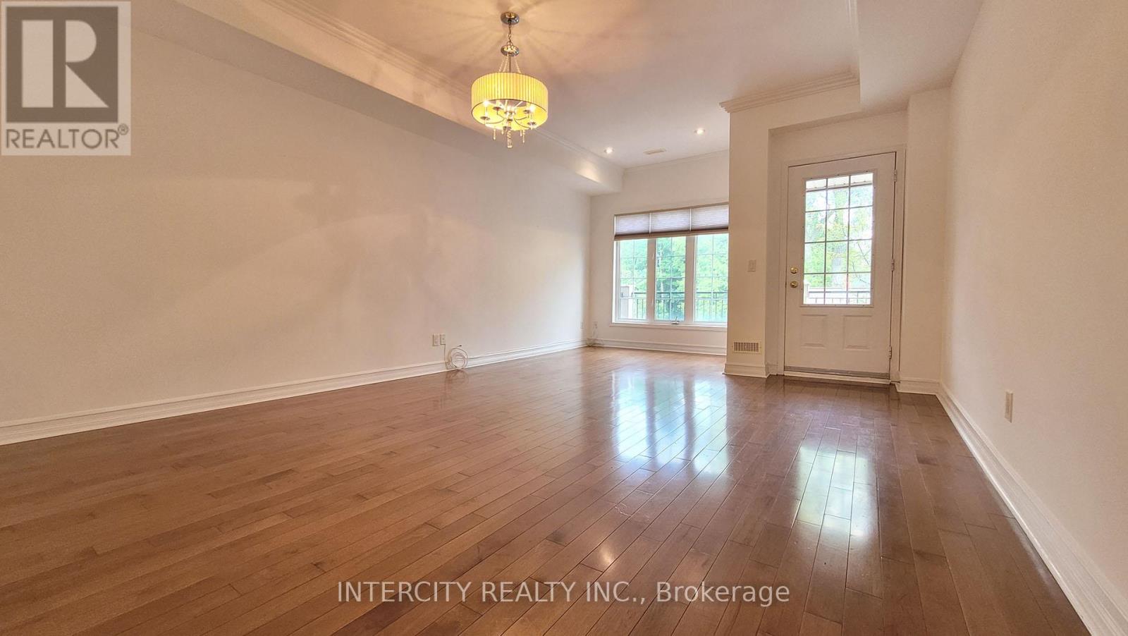 86 Lakeshore Road W, Oakville, Ontario L6K 3A2 - Photo 39 - W12920338