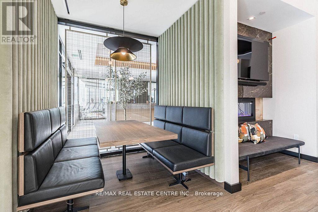 309 - 2501 Saw Whet Boulevard E, Oakville, Ontario  L6L 0H5 - Photo 4 - W12920360