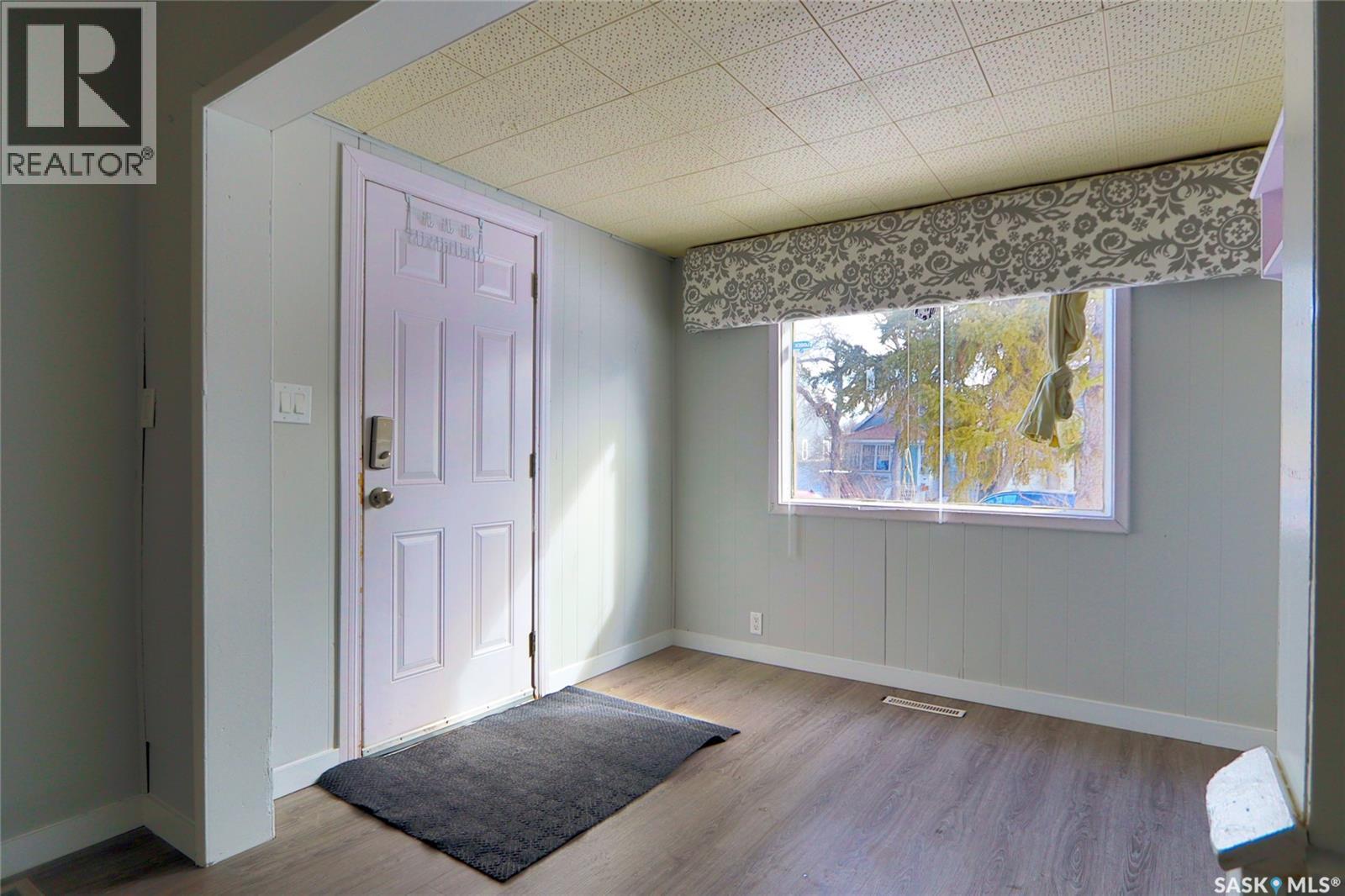 1112 Montague Street, Regina, Saskatchewan  S4T 7V9 - Photo 3 - SK031295