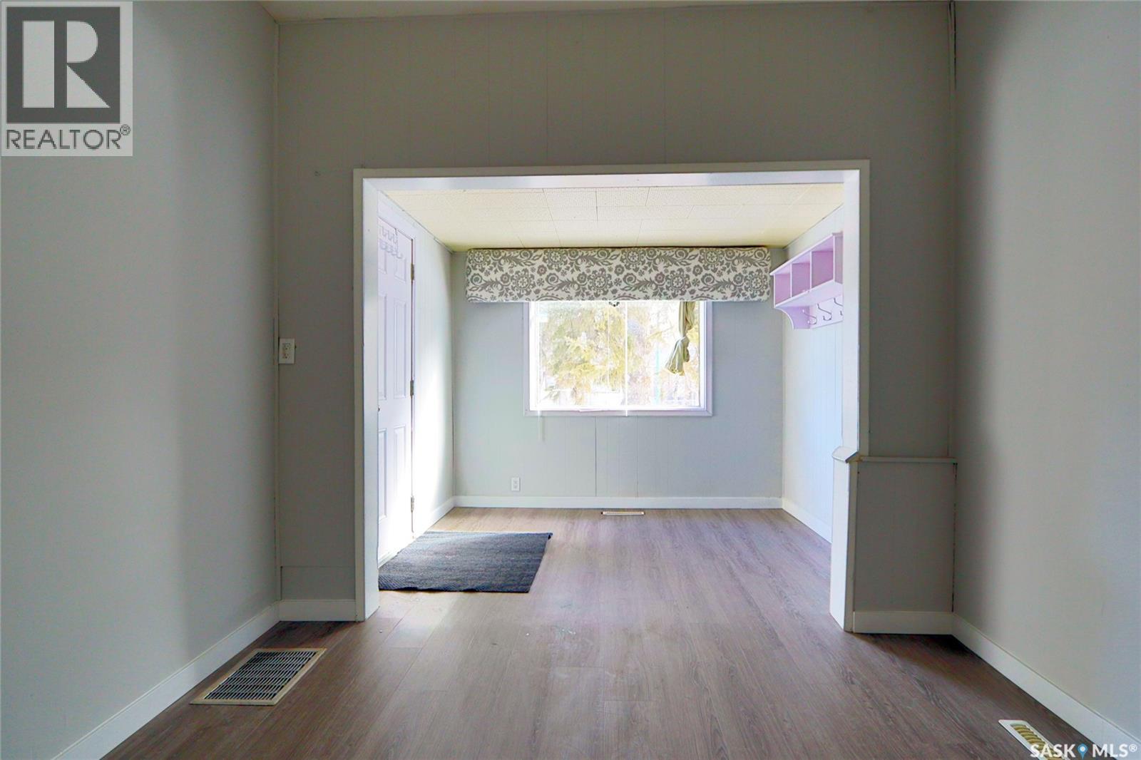 1112 Montague Street, Regina, Saskatchewan  S4T 7V9 - Photo 4 - SK031295