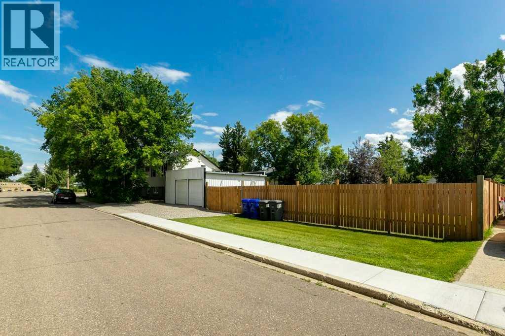 5223 3 Street W, Claresholm, Alberta  T0L 0T0 - Photo 30 - A2264489