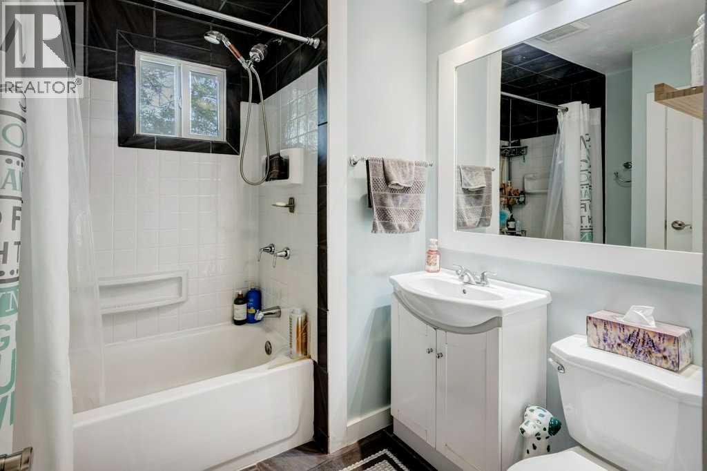 5223 3 Street W, Claresholm, Alberta  T0L 0T0 - Photo 9 - A2264489