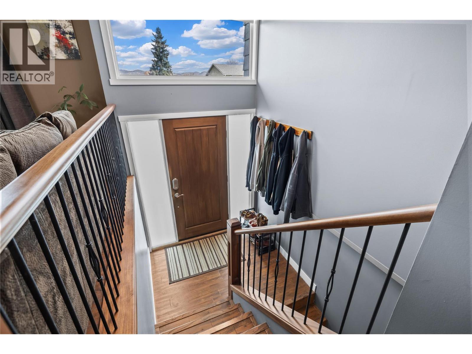 909 Grenfell Court, Kelowna, British Columbia  V1Y 8C5 - Photo 3 - 10379896