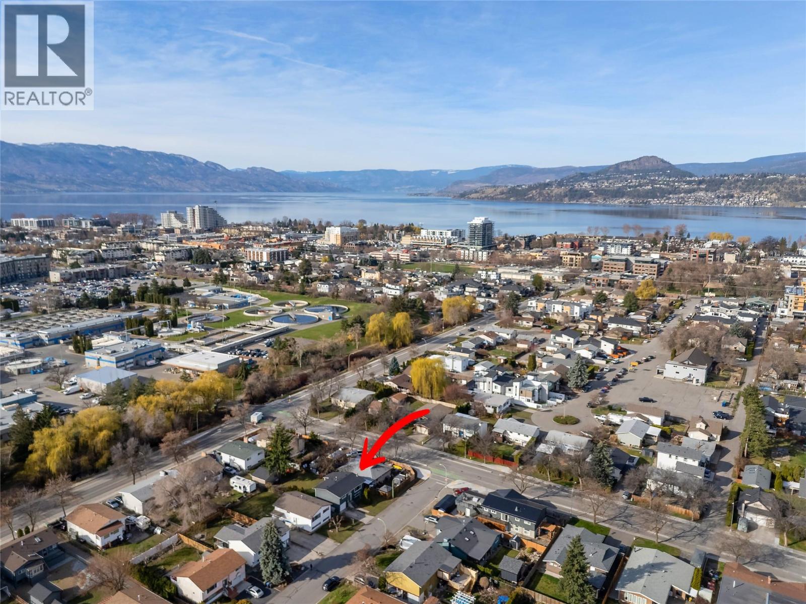 909 Grenfell Court, Kelowna, British Columbia  V1Y 8C5 - Photo 2 - 10379896