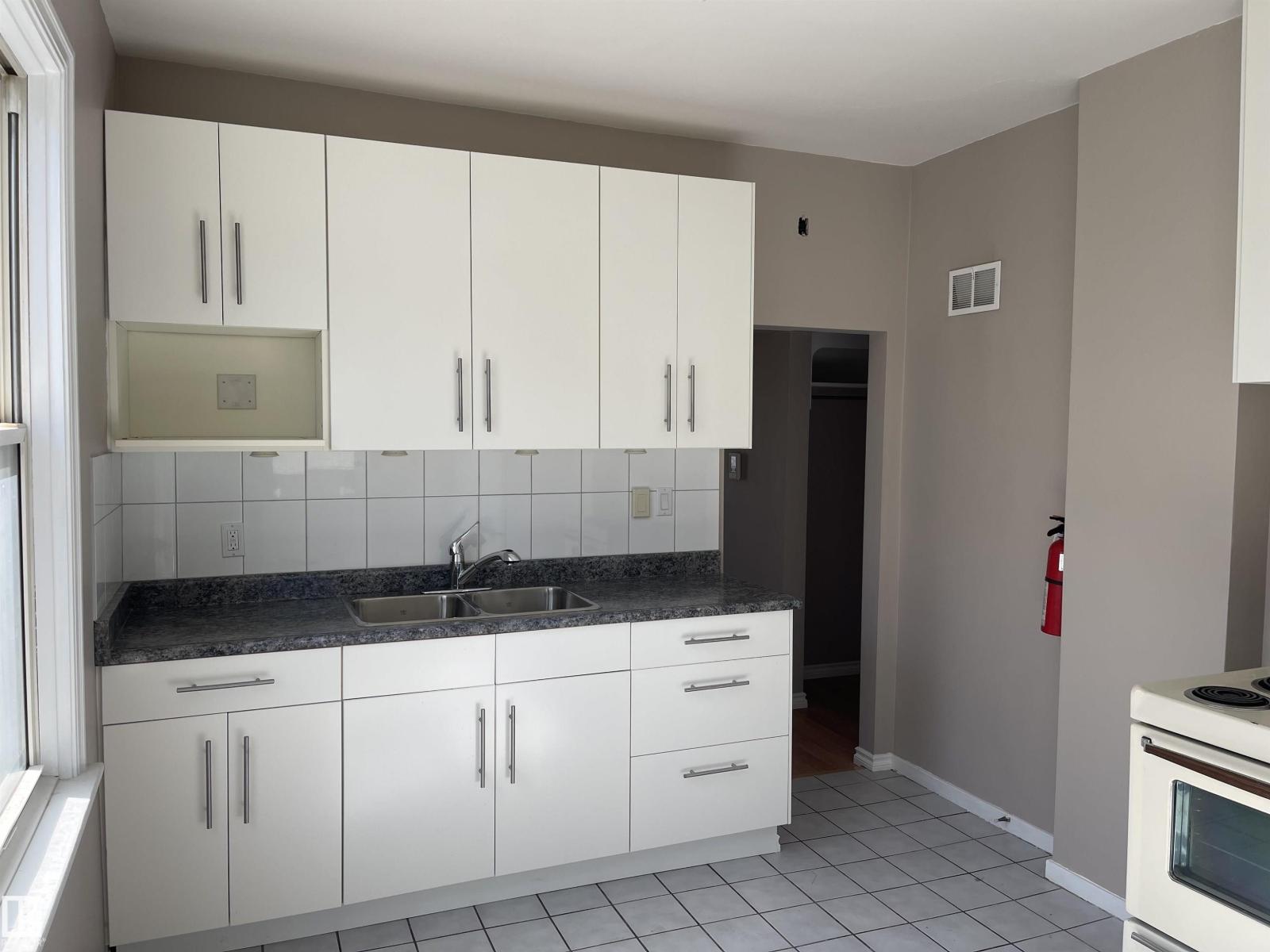 11161 96 St Nw, Edmonton, Alberta  T5G 1S8 - Photo 5 - E4478822