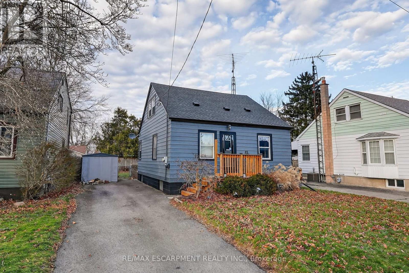 85 Grass Avenue, St. Catharines, Ontario  L2R 1T2 - Photo 1 - X12920144