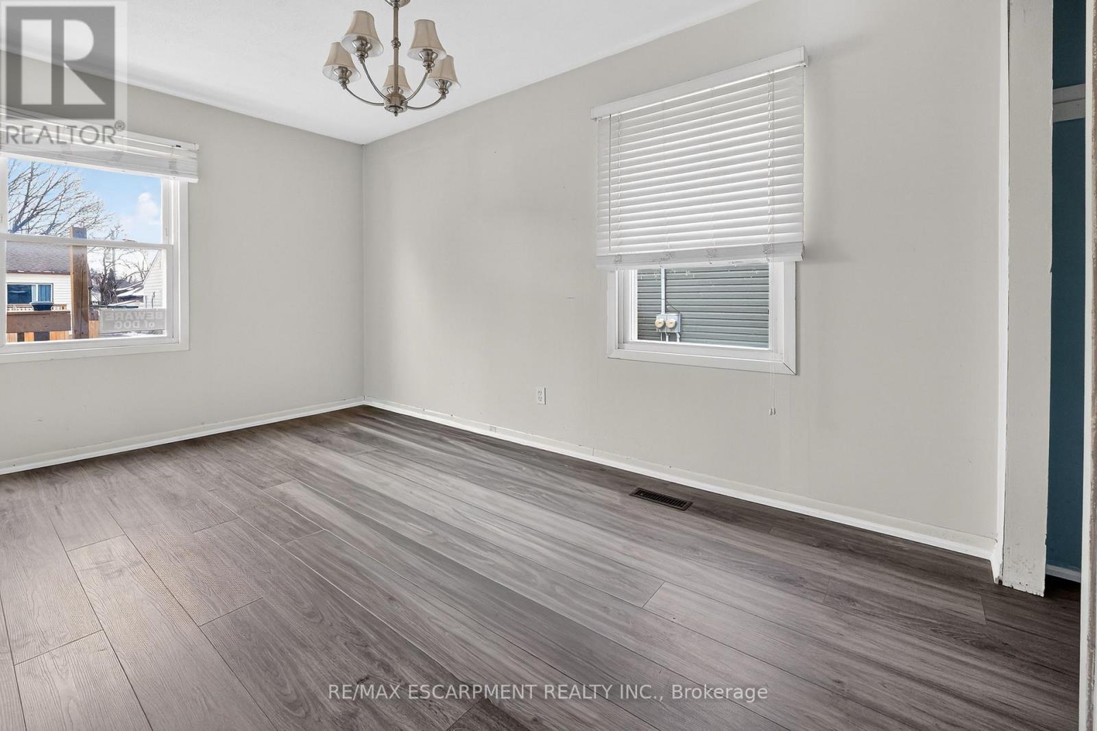 85 Grass Avenue, St. Catharines, Ontario  L2R 1T2 - Photo 10 - X12920144