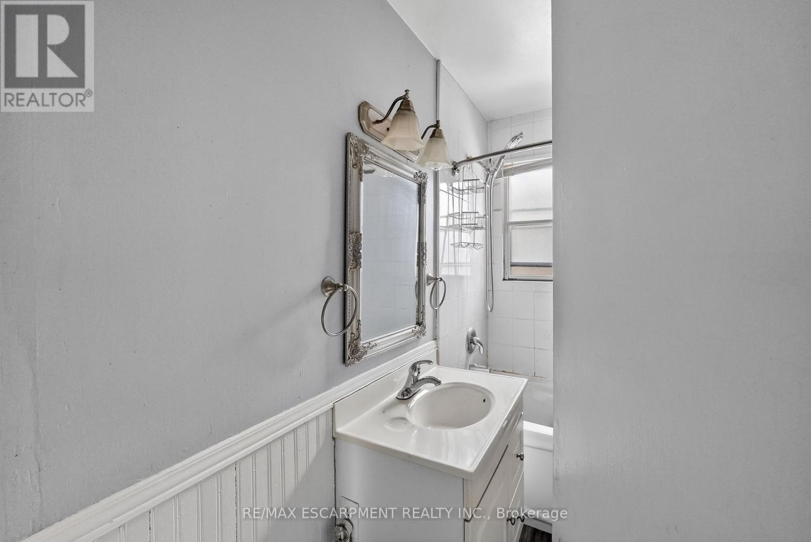 85 Grass Avenue, St. Catharines, Ontario  L2R 1T2 - Photo 15 - X12920144