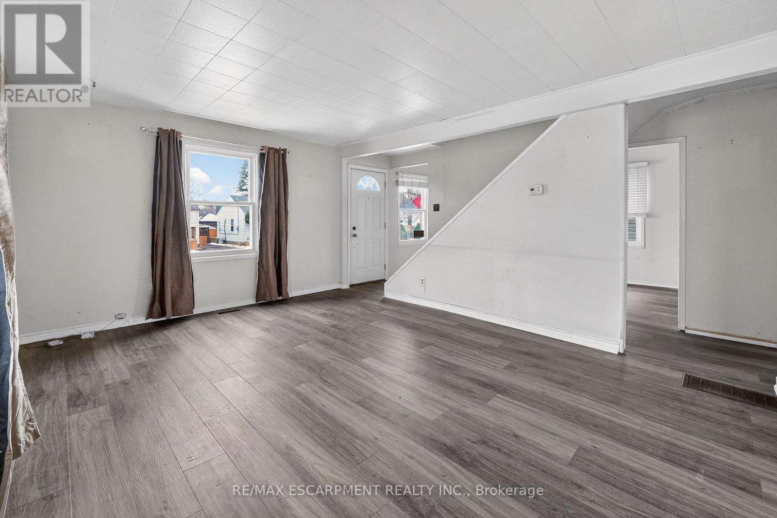 85 Grass Avenue, St. Catharines, Ontario  L2R 1T2 - Photo 5 - X12920144