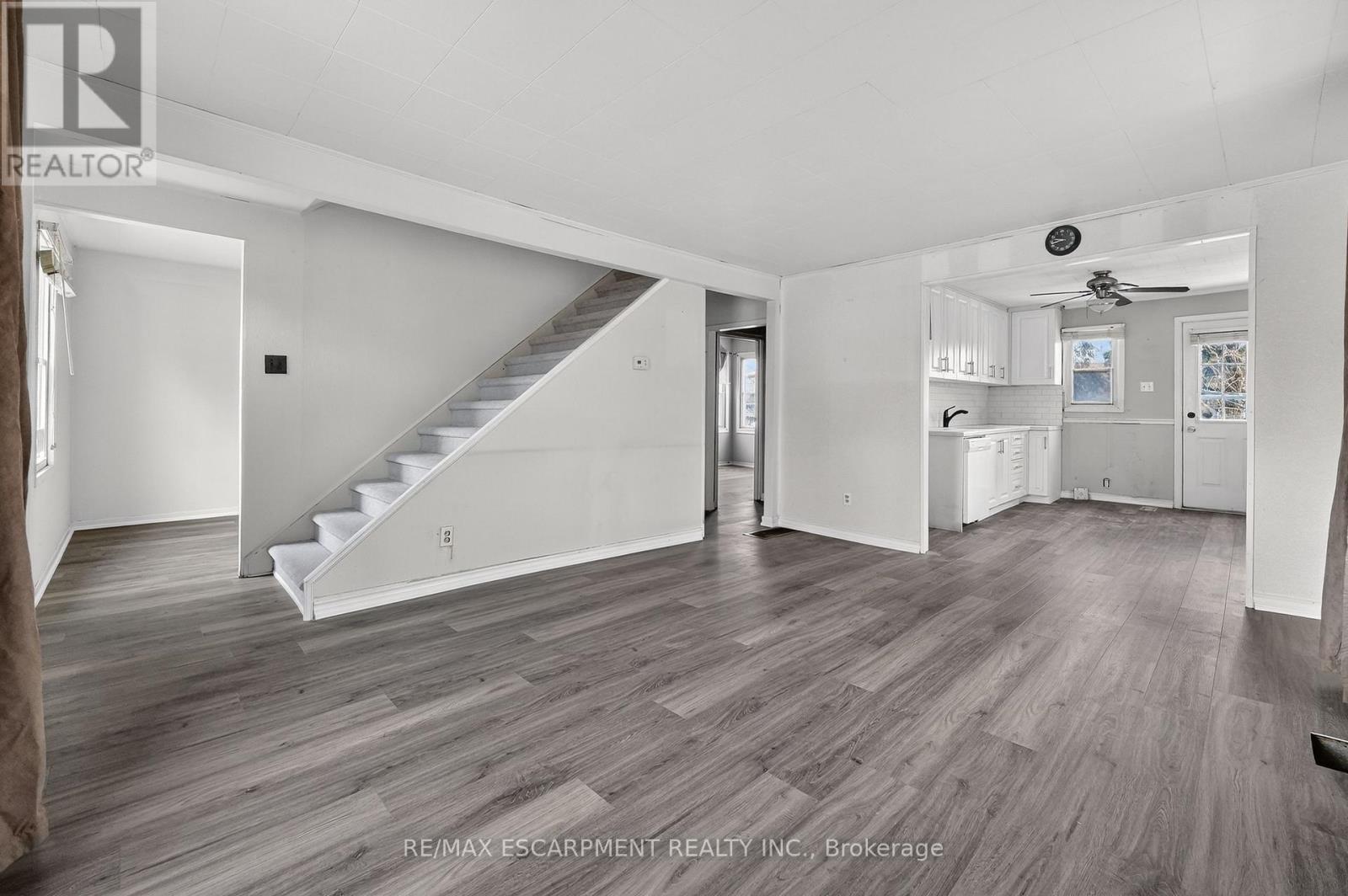 85 Grass Avenue, St. Catharines, Ontario  L2R 1T2 - Photo 6 - X12920144