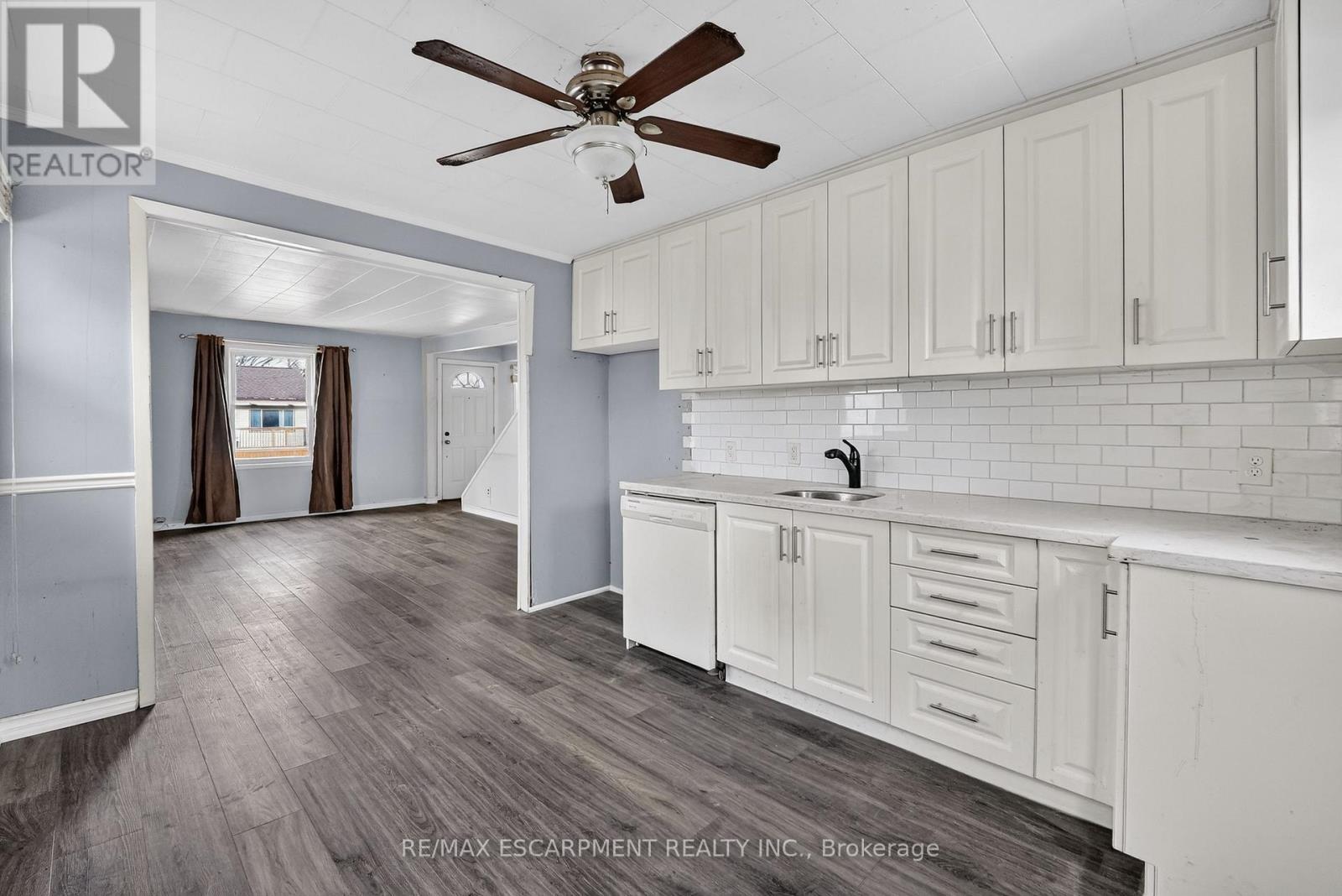 85 Grass Avenue, St. Catharines, Ontario  L2R 1T2 - Photo 8 - X12920144