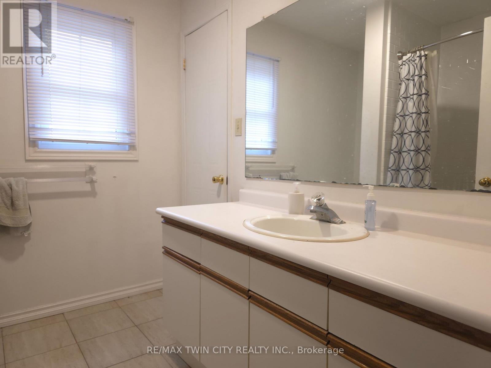 6 - 250 Keats Way, Waterloo, Ontario  N2L 6J5 - Photo 16 - X12920166