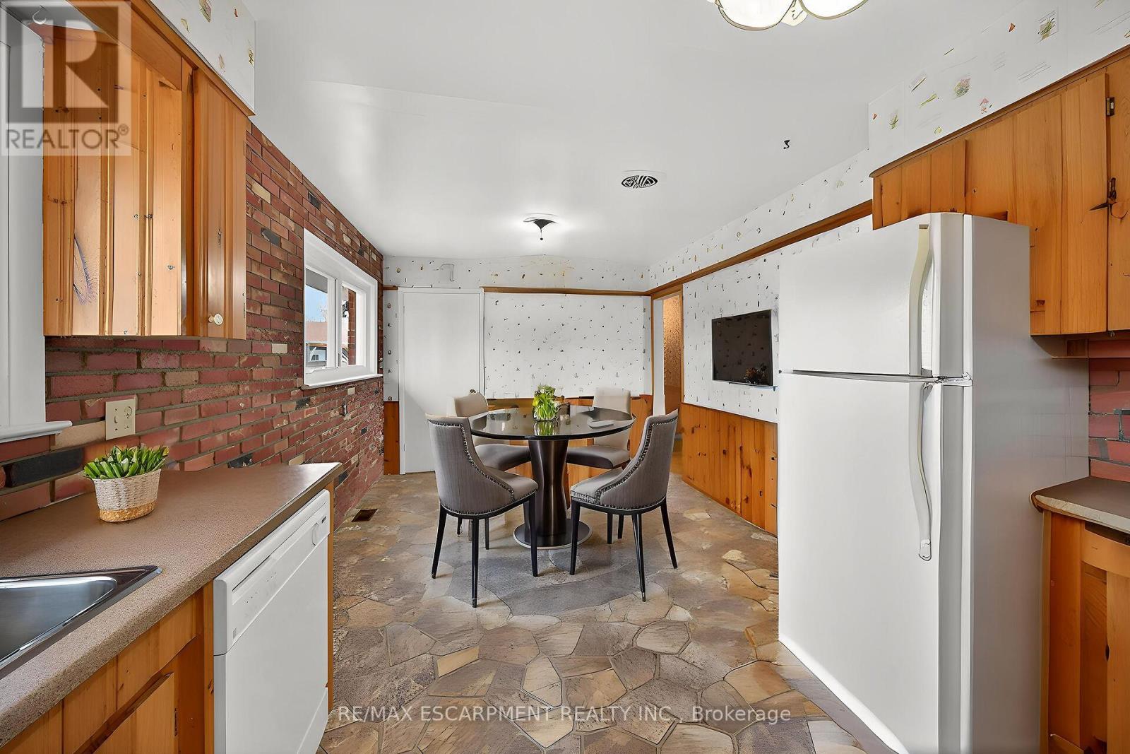 156 Chesley Street, Hamilton, Ontario  L9C 3W3 - Photo 10 - X12920220