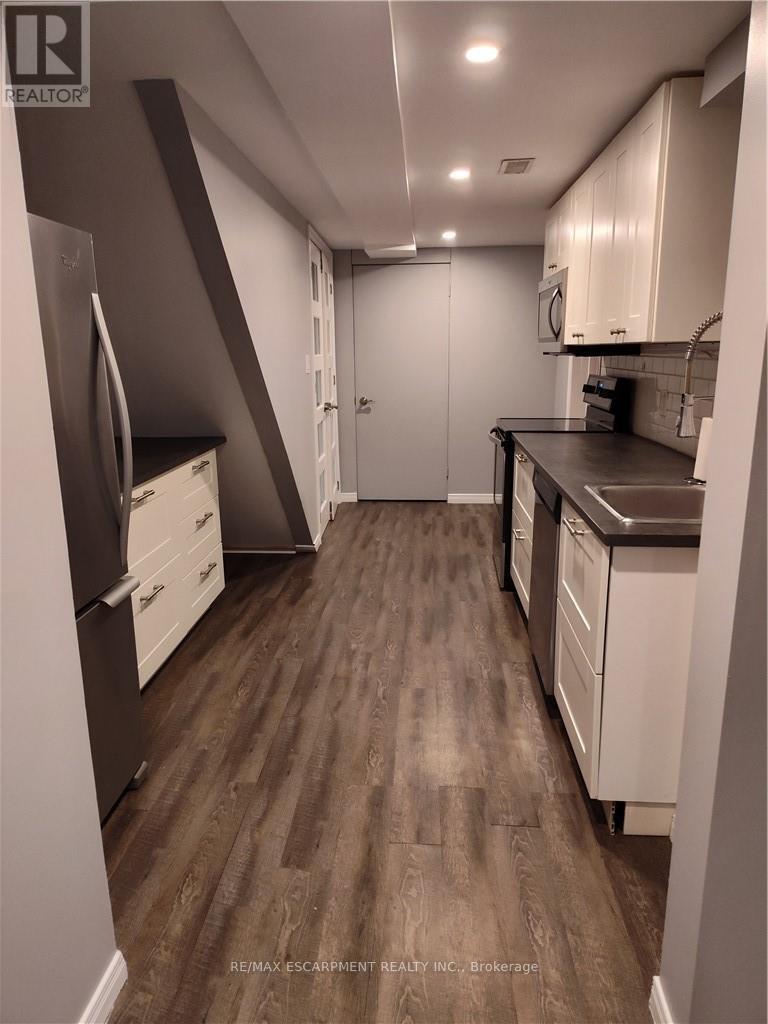 Lower - 88 San Fernando Drive, Hamilton, Ontario  L9C 2C2 - Photo 7 - X12920268