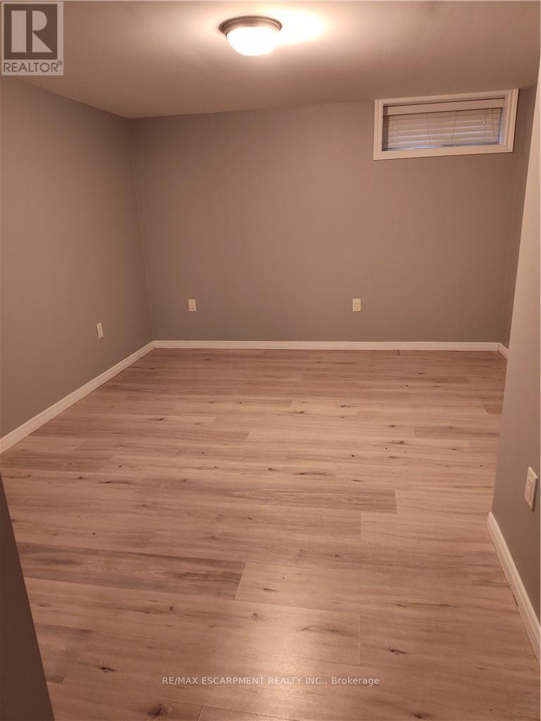 Lower - 88 San Fernando Drive, Hamilton, Ontario  L9C 2C2 - Photo 9 - X12920268