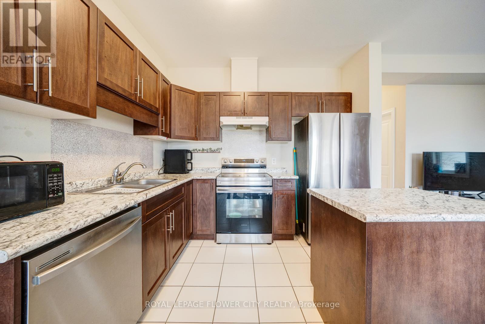 24 Sycamore Street, Welland, Ontario L3C 0H8 - Photo 13 - X12920272