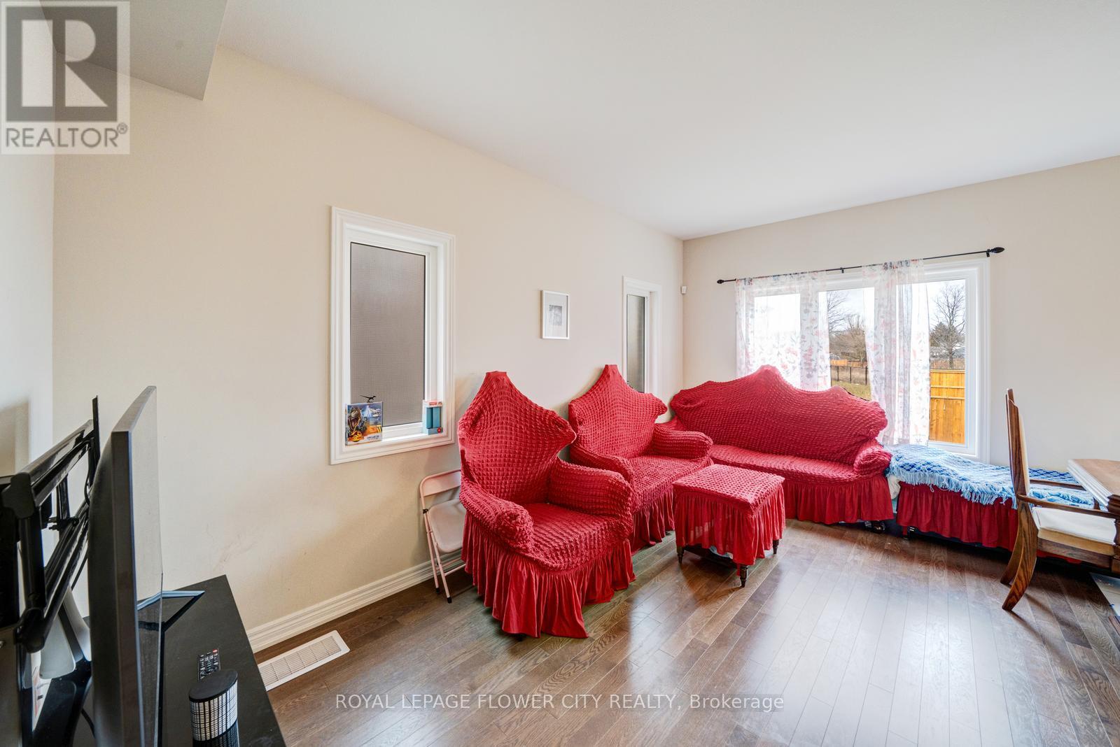 24 Sycamore Street, Welland, Ontario L3C 0H8 - Photo 18 - X12920272