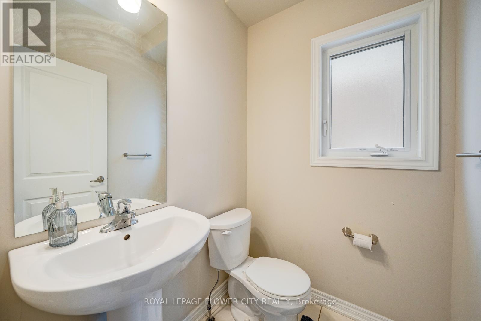 24 Sycamore Street, Welland, Ontario L3C 0H8 - Photo 21 - X12920272