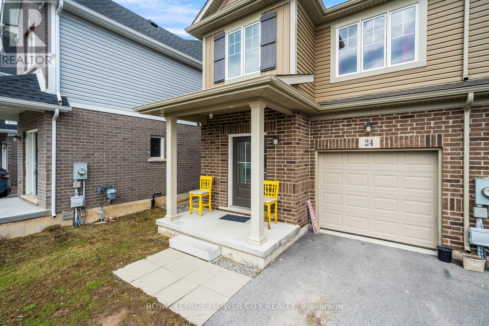 24 Sycamore Street, Welland, Ontario L3C 0H8 - Photo 3 - X12920272