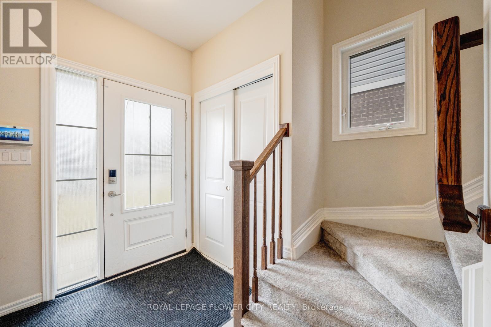 24 Sycamore Street, Welland, Ontario L3C 0H8 - Photo 6 - X12920272