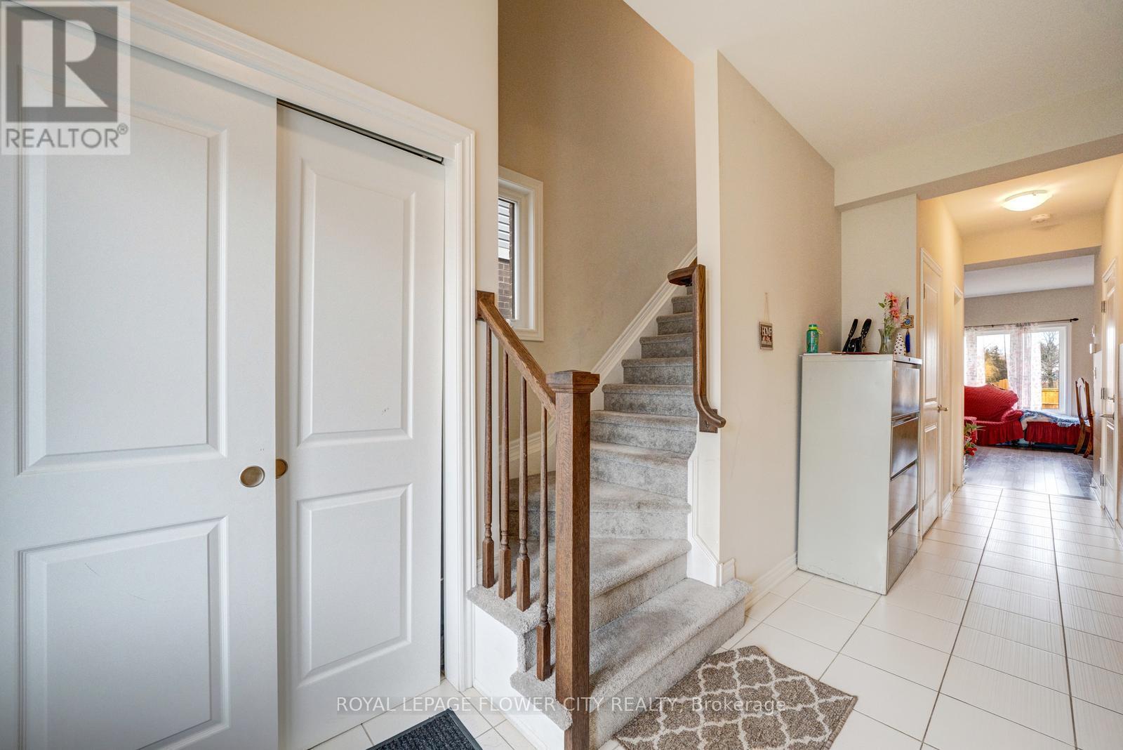 24 Sycamore Street, Welland, Ontario L3C 0H8 - Photo 7 - X12920272