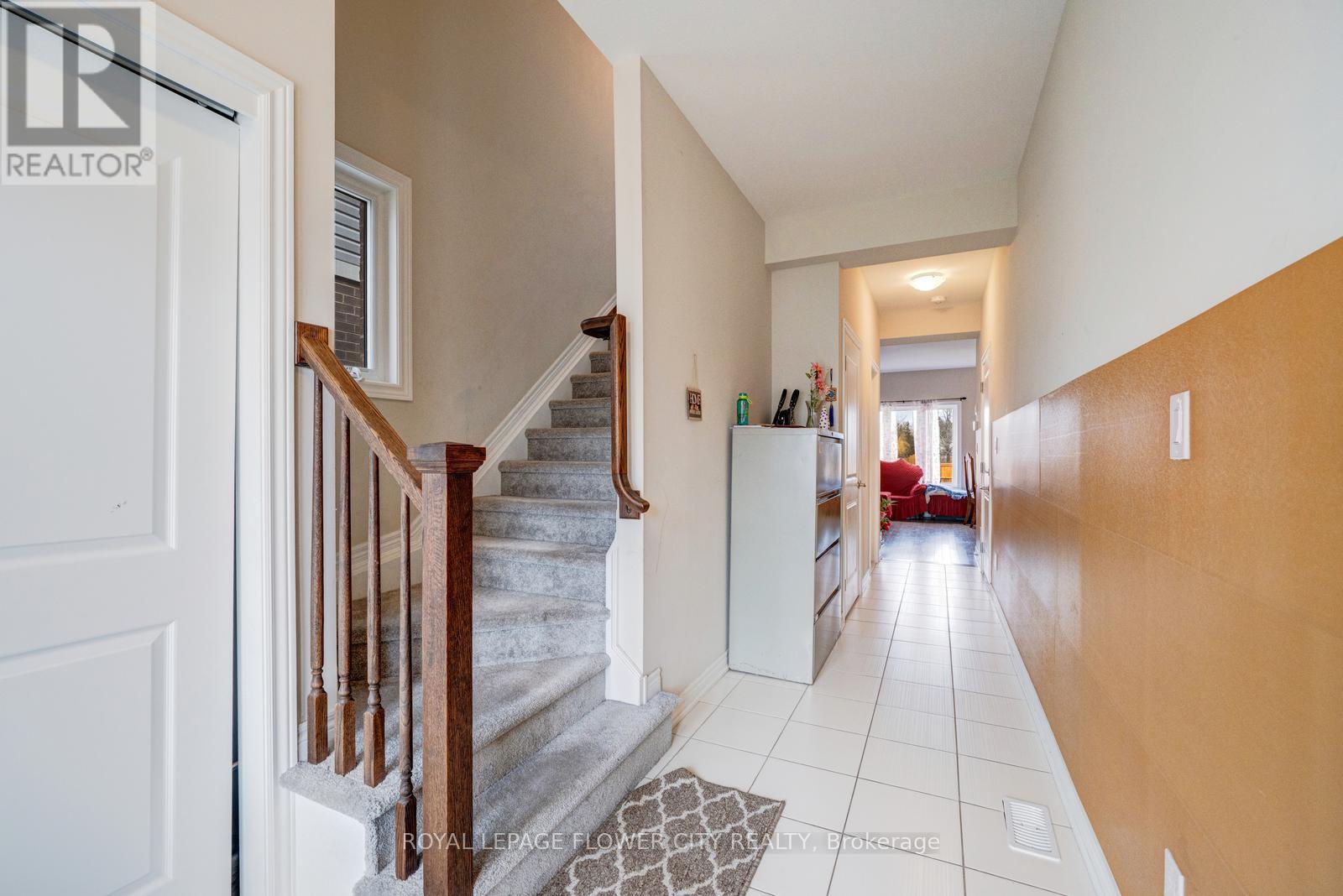 24 Sycamore Street, Welland, Ontario L3C 0H8 - Photo 8 - X12920272