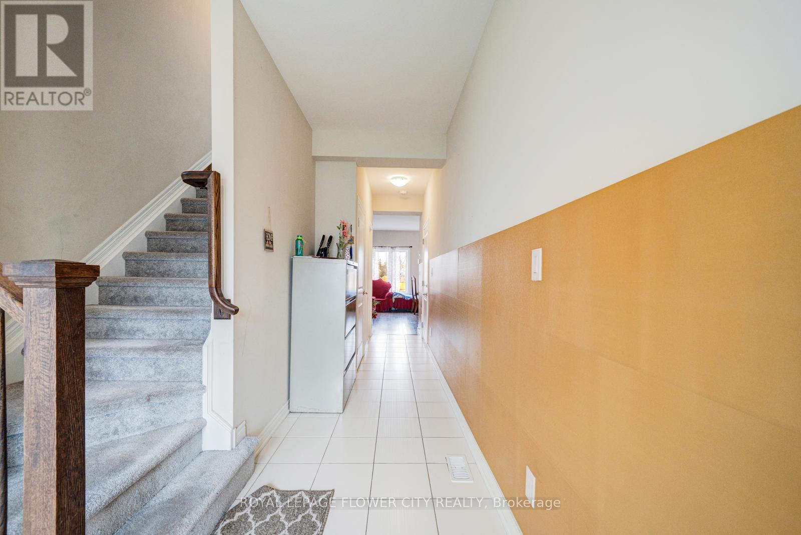 24 Sycamore Street, Welland, Ontario L3C 0H8 - Photo 9 - X12920272