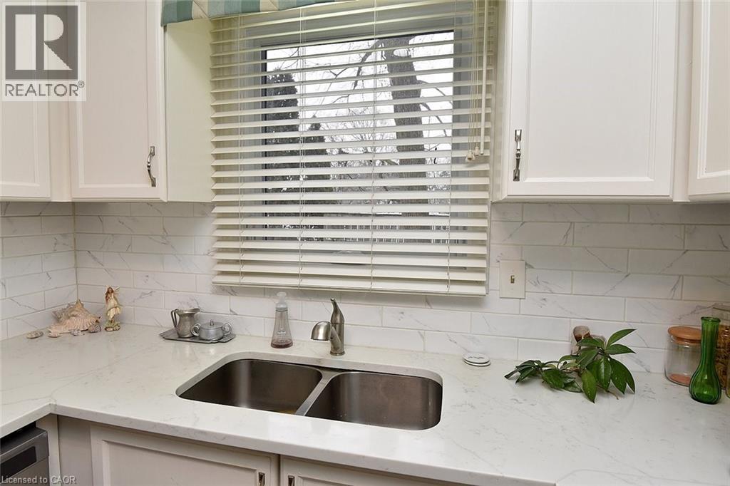 230 Meadowbrook Drive Unit# 8, Ancaster, Ontario  L9G 4V2 - Photo 17 - 40799559