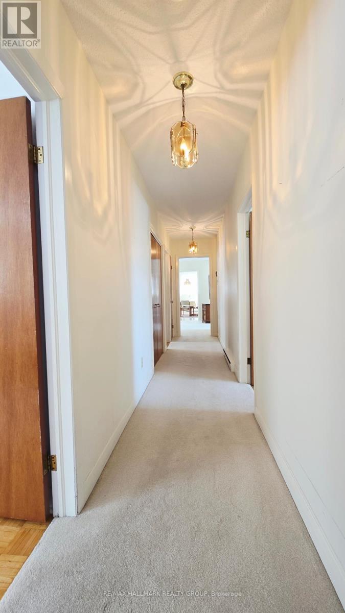 44 Foothills Drive, Ottawa, Ontario  K2H 6K3 - Photo 13 - X12920400