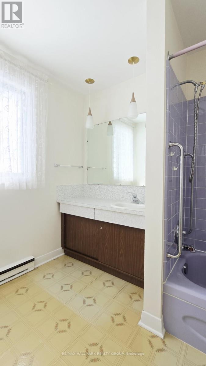 44 Foothills Drive, Ottawa, Ontario  K2H 6K3 - Photo 16 - X12920400