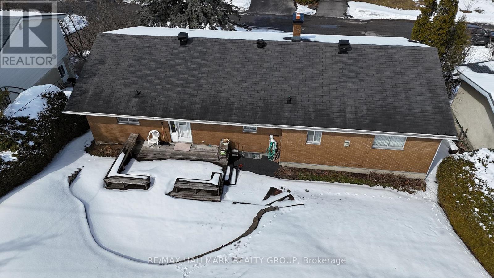 44 Foothills Drive, Ottawa, Ontario  K2H 6K3 - Photo 2 - X12920400