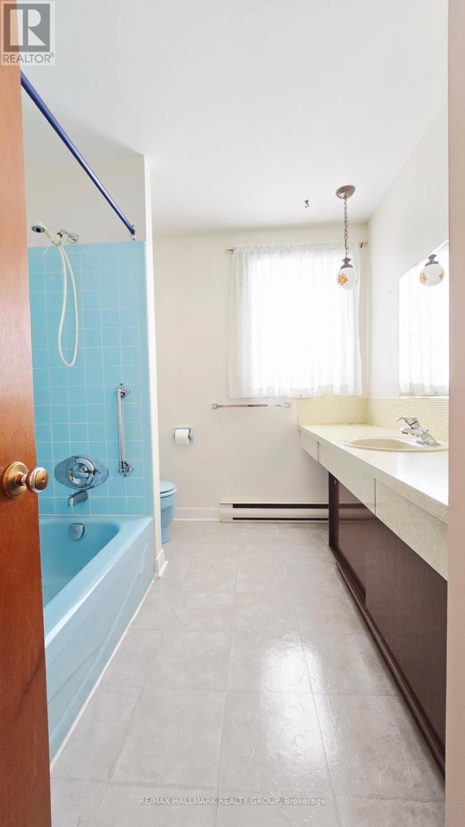 44 Foothills Drive, Ottawa, Ontario  K2H 6K3 - Photo 23 - X12920400