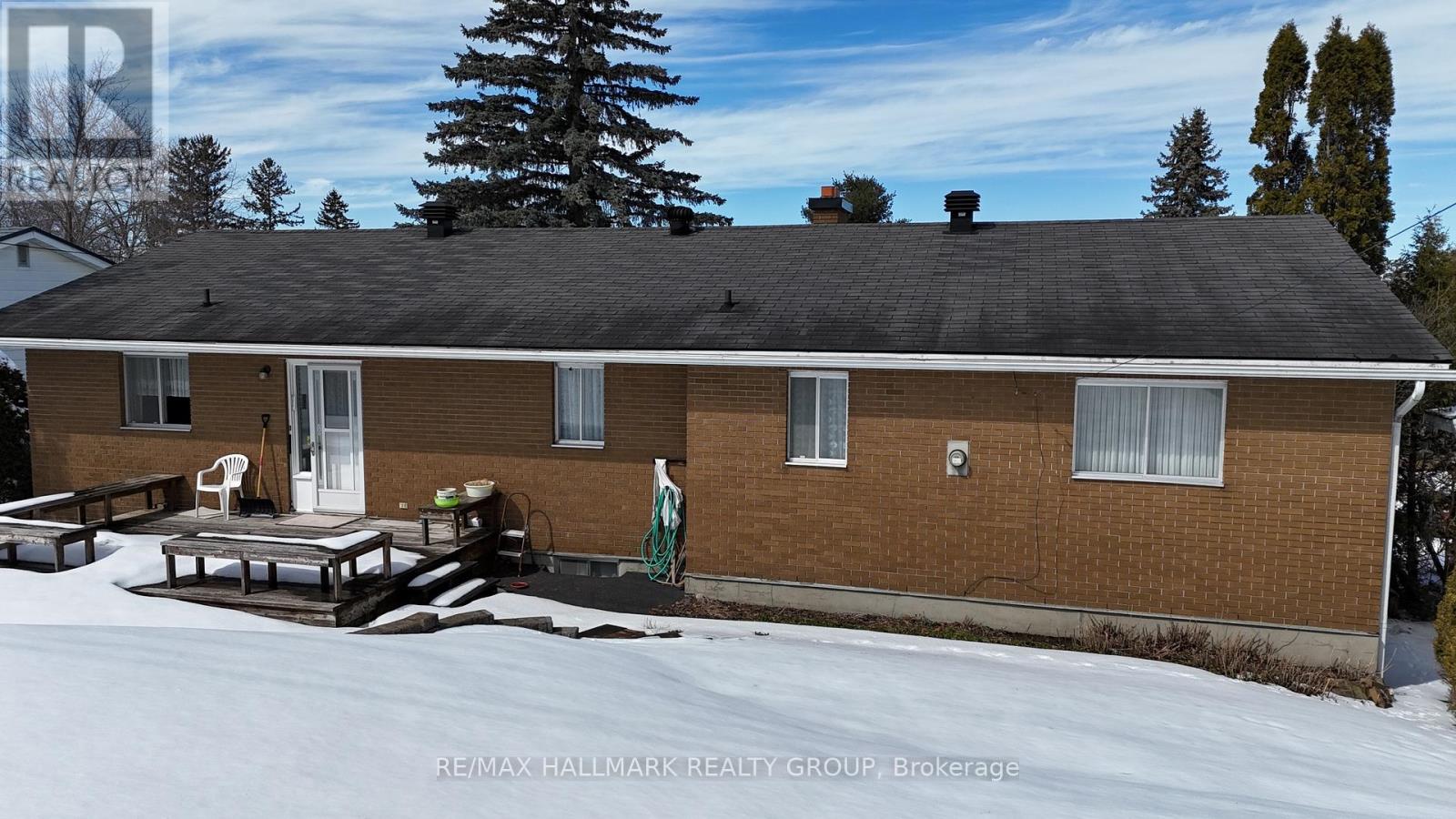 44 Foothills Drive, Ottawa, Ontario  K2H 6K3 - Photo 4 - X12920400