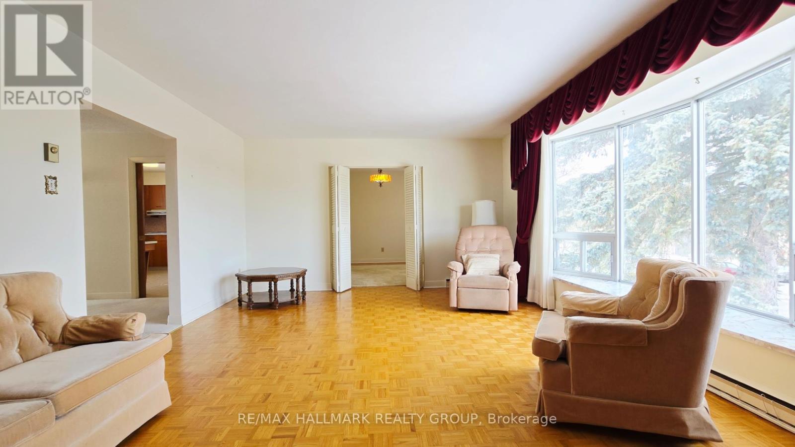 44 Foothills Drive, Ottawa, Ontario  K2H 6K3 - Photo 6 - X12920400