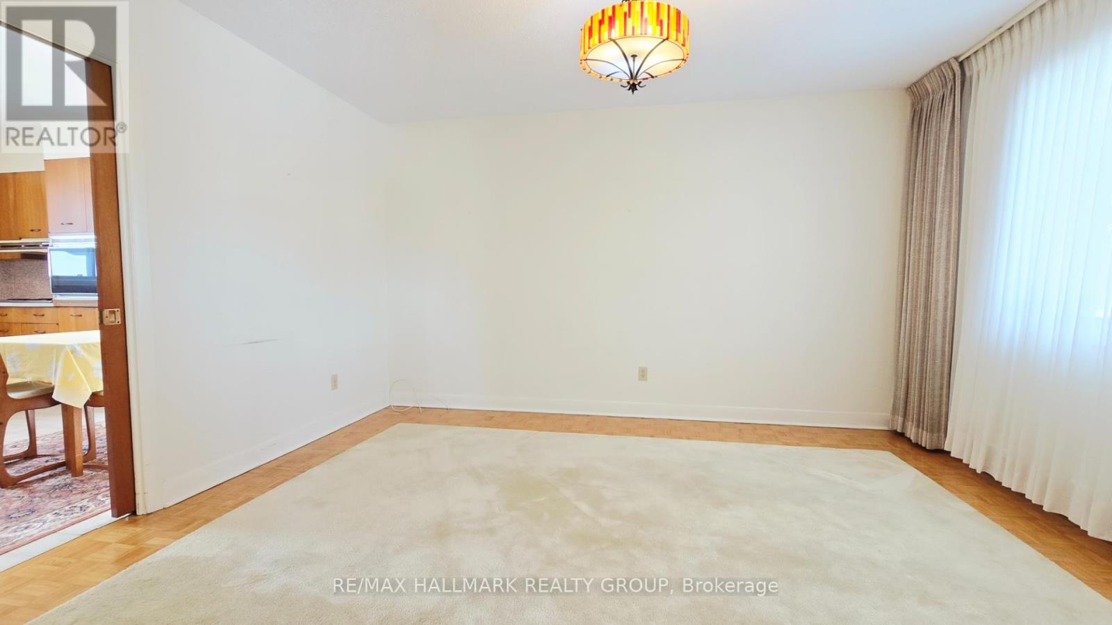 44 Foothills Drive, Ottawa, Ontario  K2H 6K3 - Photo 8 - X12920400