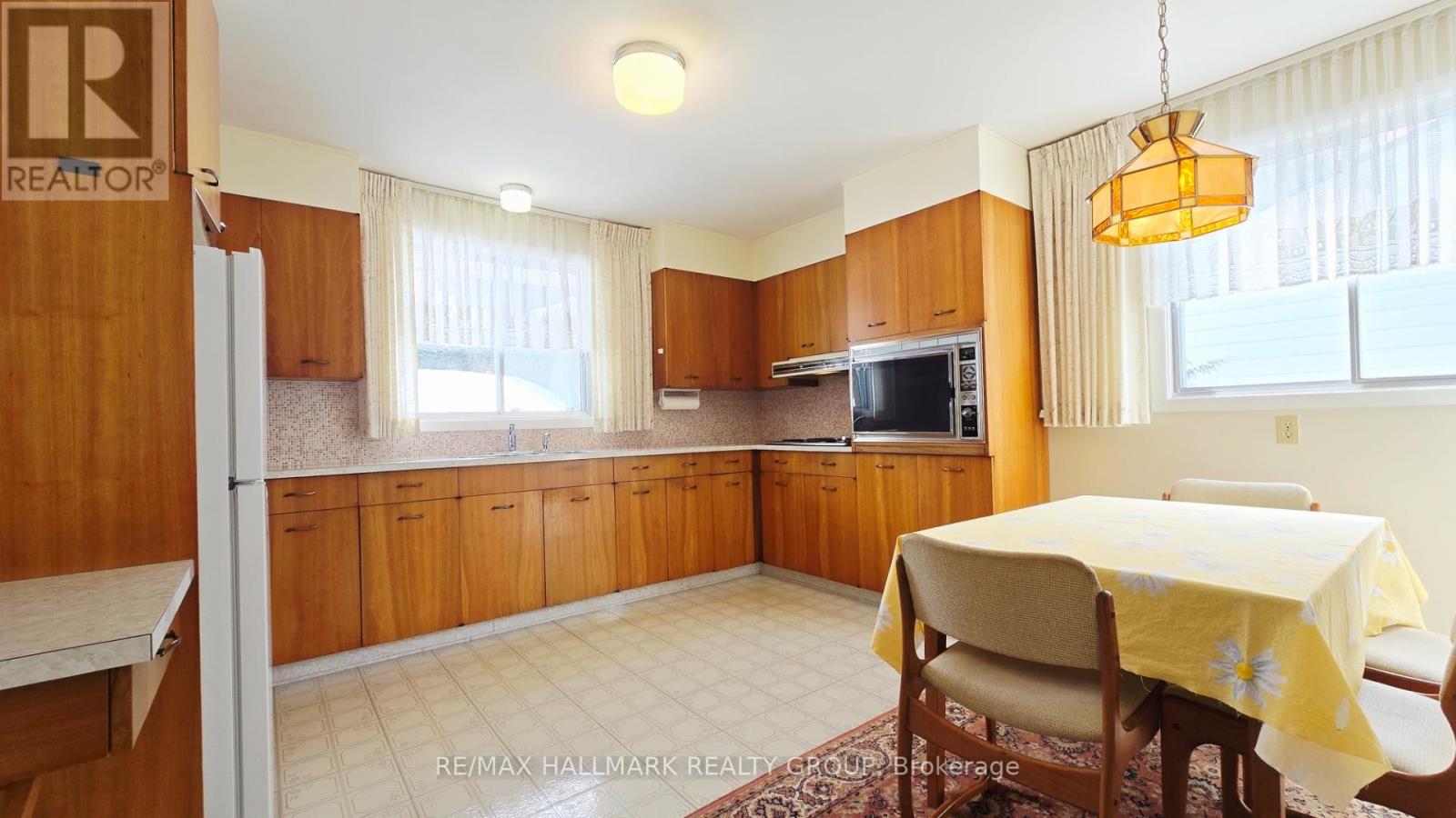 44 Foothills Drive, Ottawa, Ontario  K2H 6K3 - Photo 9 - X12920400