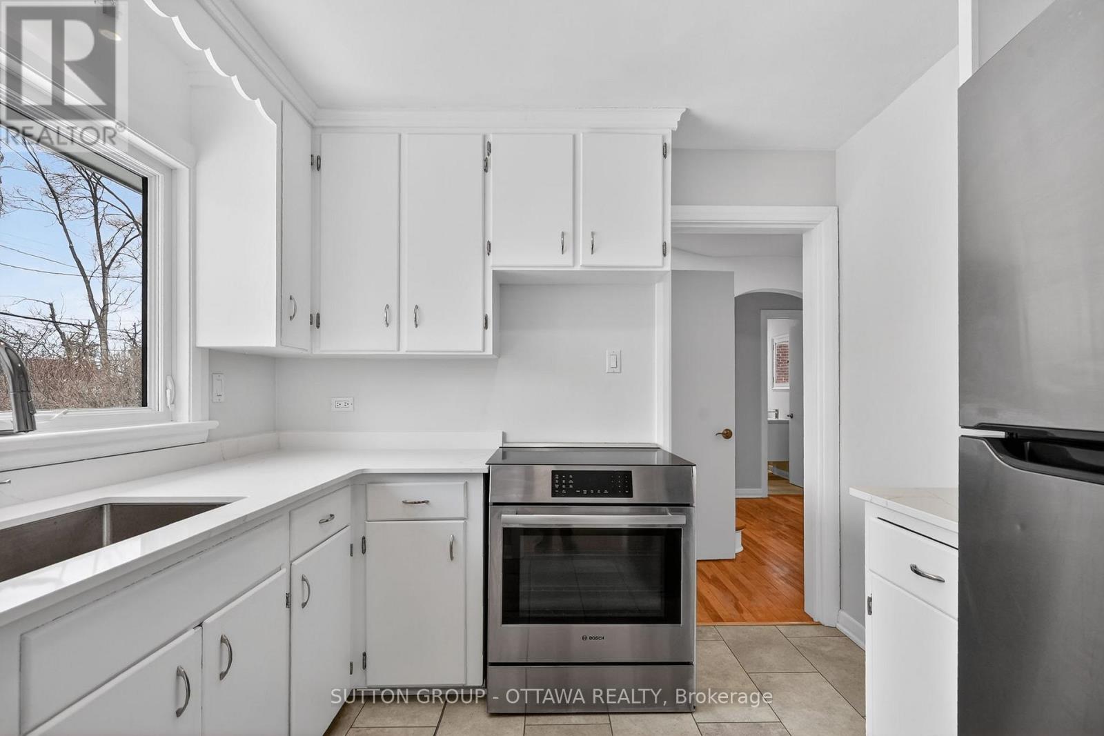 499 Neighbourhood Way, Ottawa, Ontario  K1G 0J3 - Photo 11 - X12920444