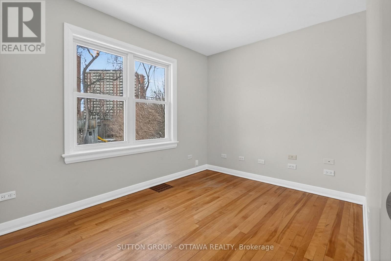 499 Neighbourhood Way, Ottawa, Ontario  K1G 0J3 - Photo 14 - X12920444