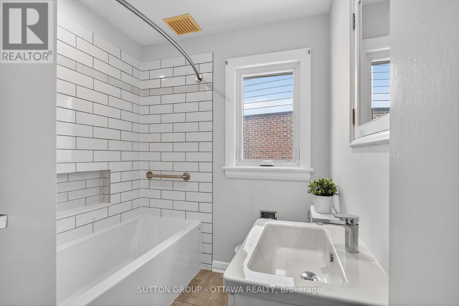 499 Neighbourhood Way, Ottawa, Ontario  K1G 0J3 - Photo 16 - X12920444