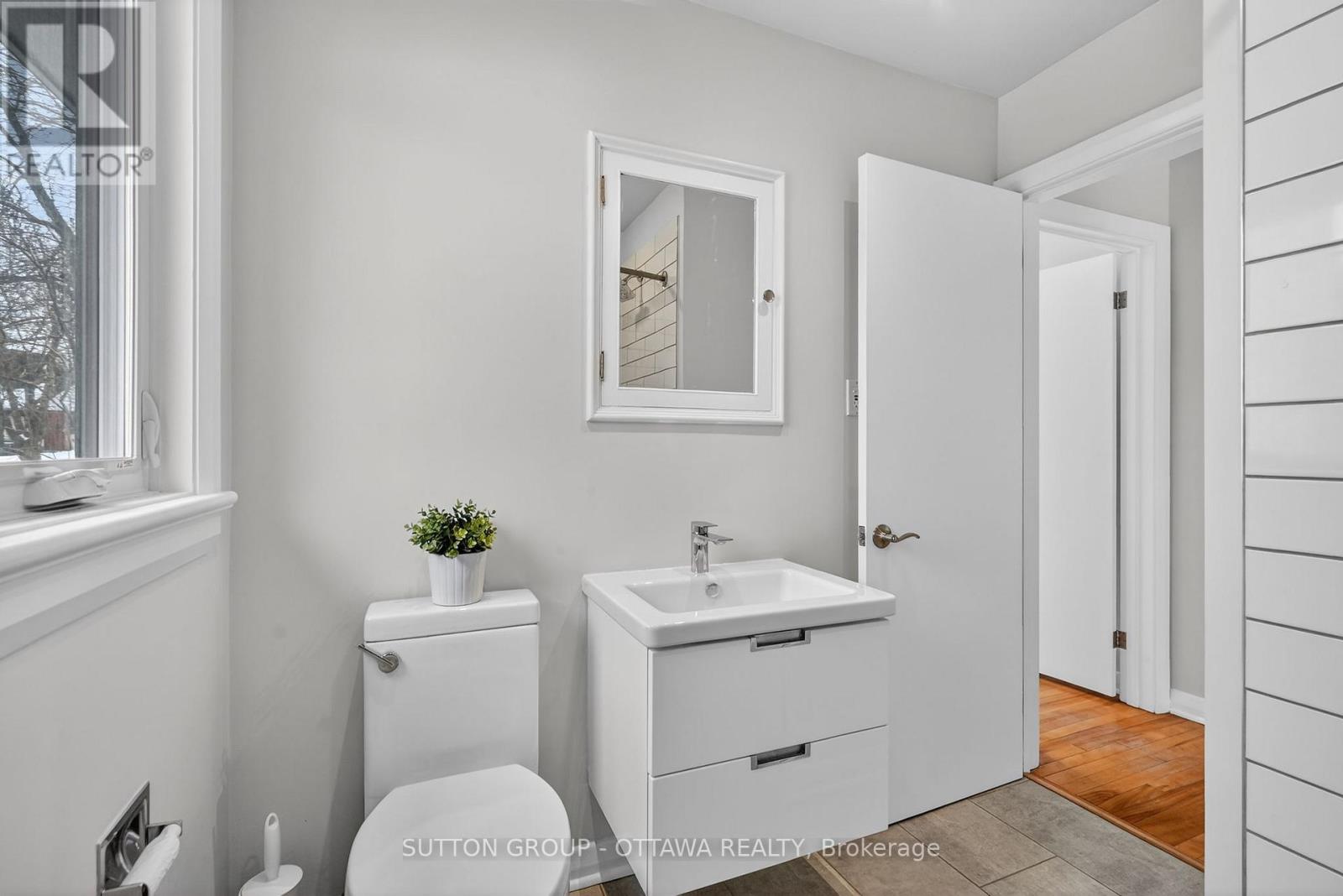 499 Neighbourhood Way, Ottawa, Ontario  K1G 0J3 - Photo 17 - X12920444