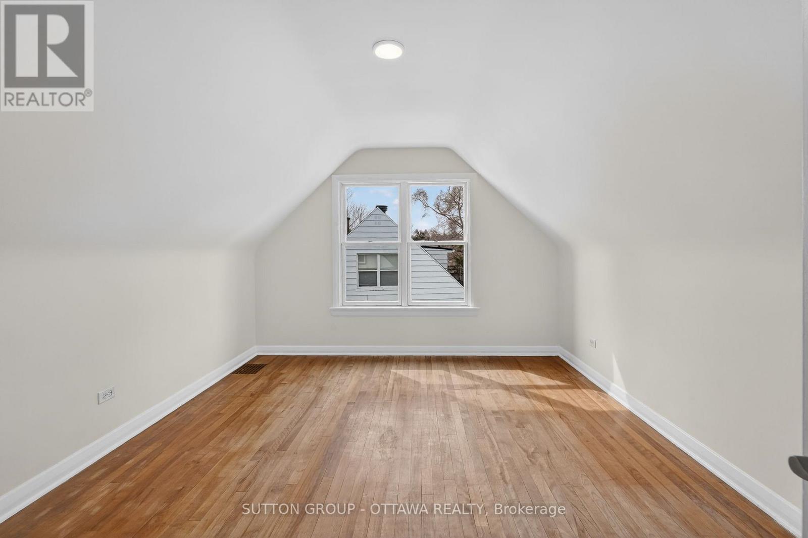 499 Neighbourhood Way, Ottawa, Ontario  K1G 0J3 - Photo 22 - X12920444