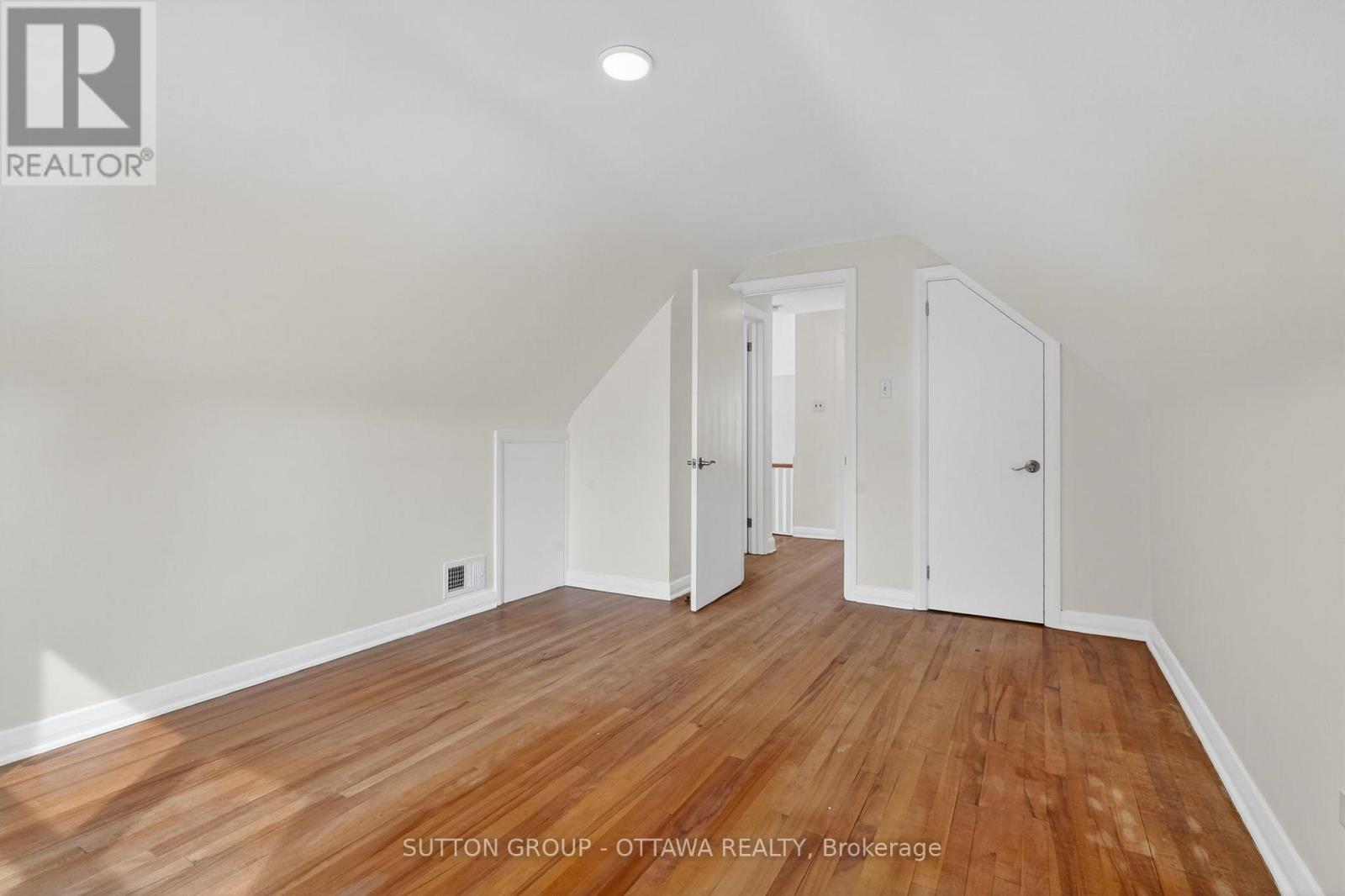 499 Neighbourhood Way, Ottawa, Ontario  K1G 0J3 - Photo 24 - X12920444