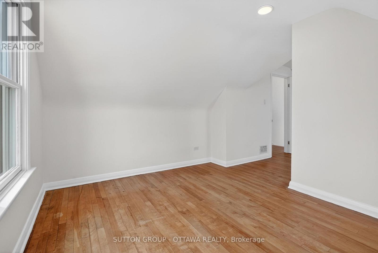 499 Neighbourhood Way, Ottawa, Ontario  K1G 0J3 - Photo 28 - X12920444