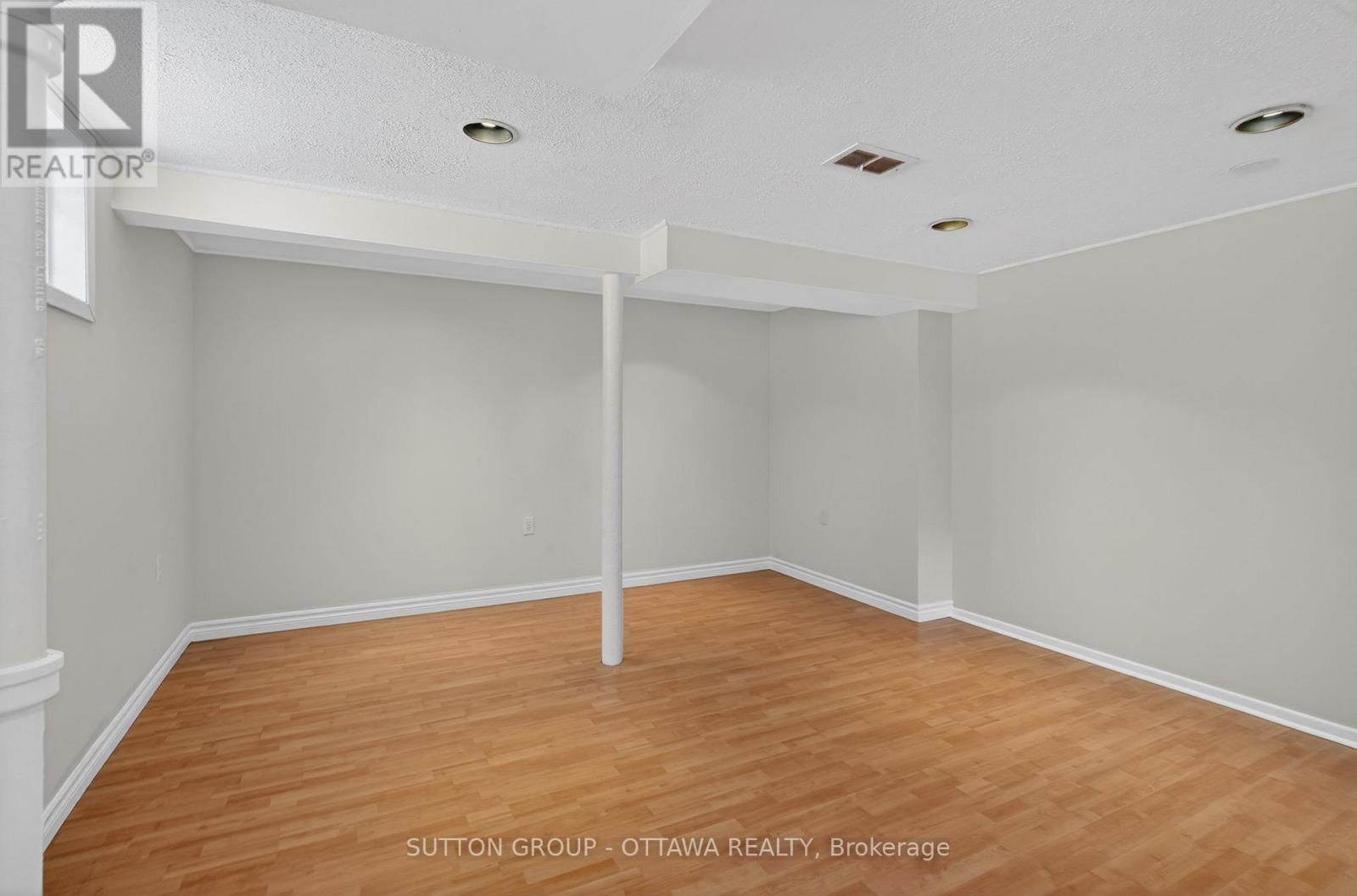 499 Neighbourhood Way, Ottawa, Ontario  K1G 0J3 - Photo 32 - X12920444