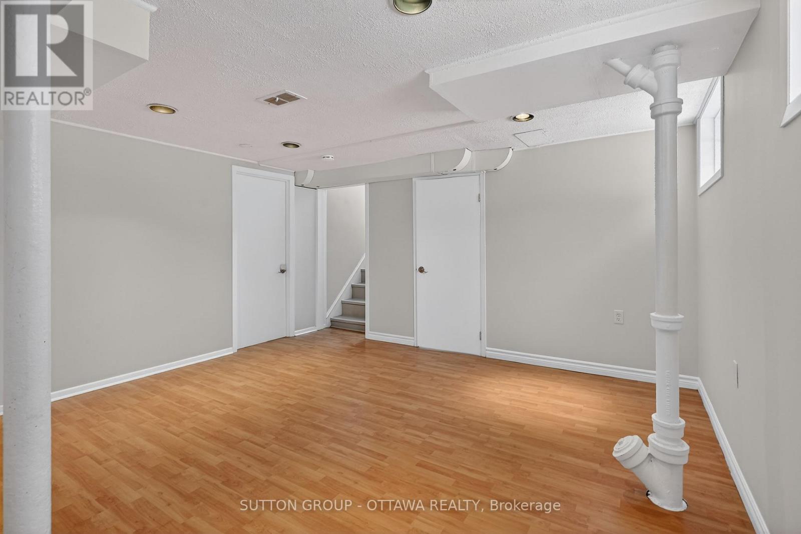 499 Neighbourhood Way, Ottawa, Ontario  K1G 0J3 - Photo 33 - X12920444