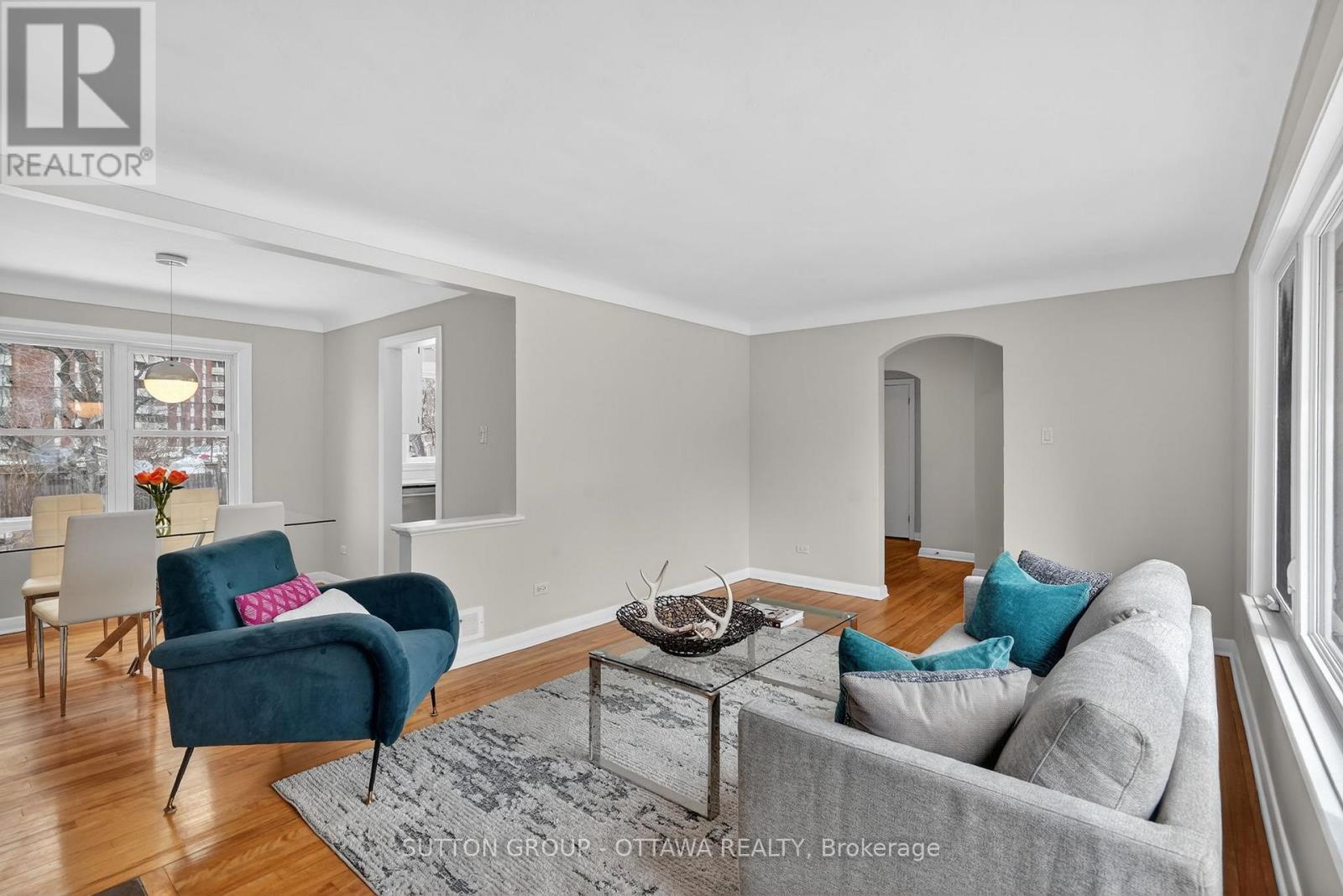 499 Neighbourhood Way, Ottawa, Ontario  K1G 0J3 - Photo 5 - X12920444